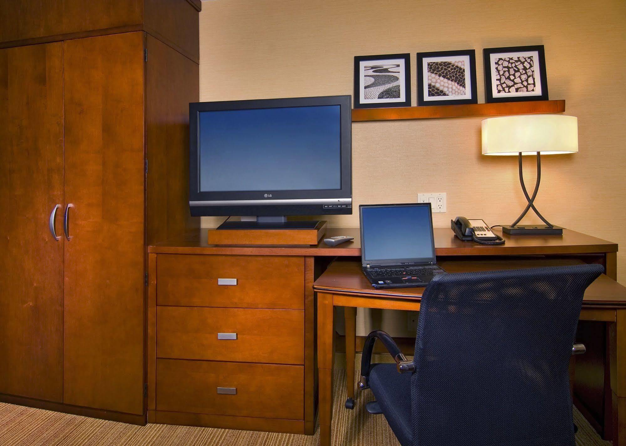 Courtyard By Marriott Charleston Historic District Hotel Kamer foto